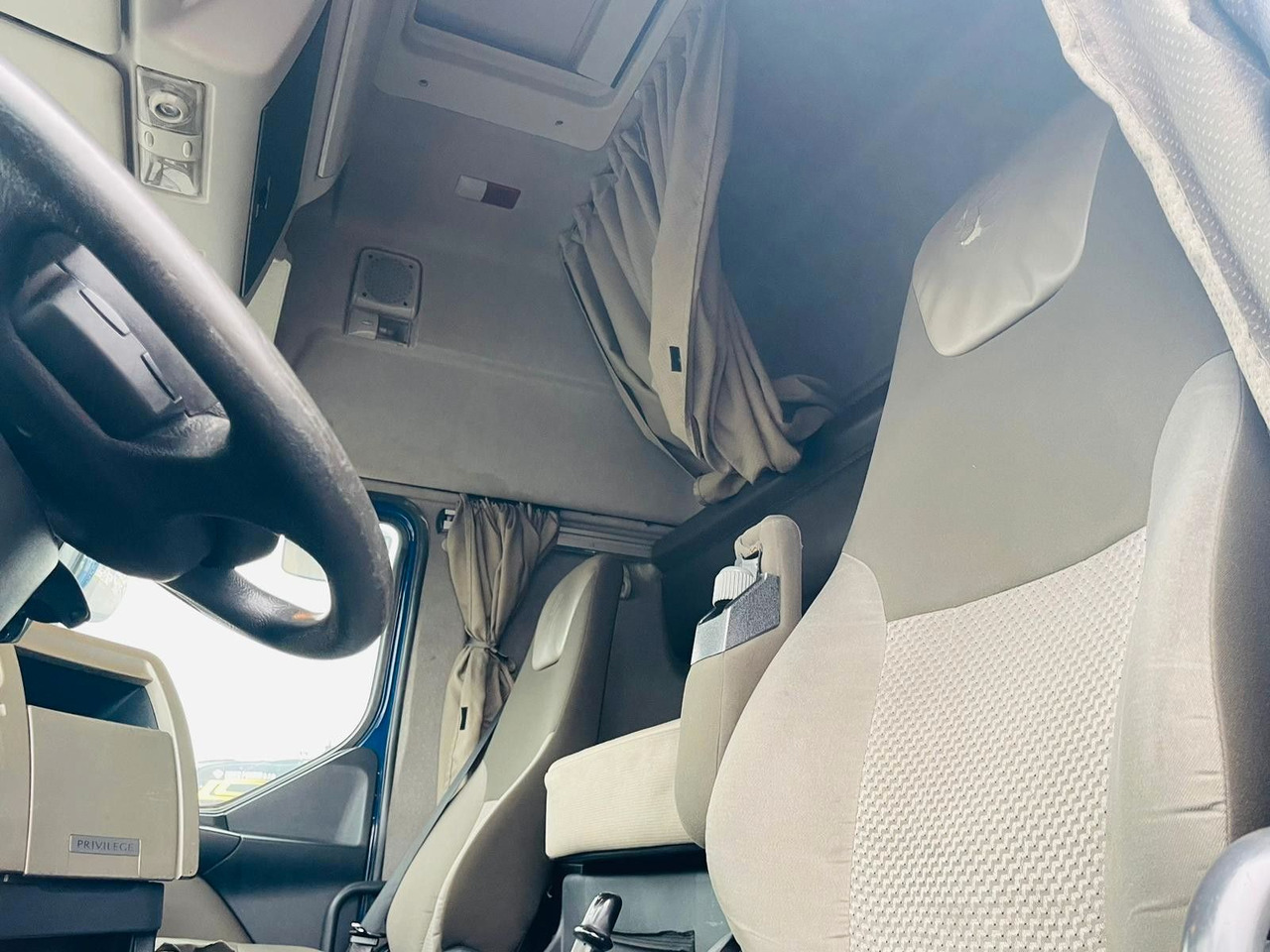 Kamion s ceradom Renault Premium 460 P6X2 EEV: slika Kamion s ceradom Renault Premium 460 P6X2 EEV