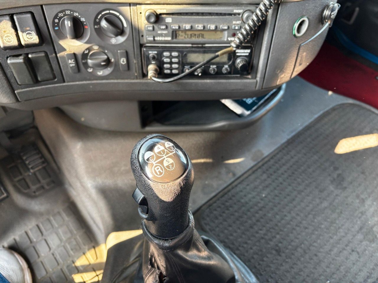 Novi Tegljač Volvo FH12 420: slika Novi Tegljač Volvo FH12 420