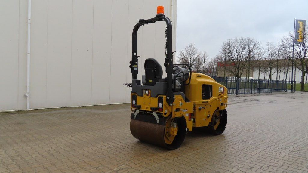 Caterpillar CB 2.5 GC - Cestovni valjak: slika Caterpillar CB 2.5 GC - Cestovni valjak Caterpillar CB 2.5 GC - Cestovni valjak: slika Caterpillar CB 2.5 GC - Cestovni valjak