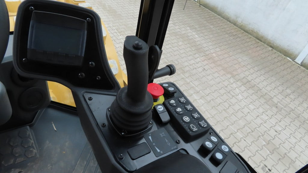 Kompaktor Caterpillar CS 66 B: slika Kompaktor Caterpillar CS 66 B Kompaktor Caterpillar CS 66 B: slika Kompaktor Caterpillar CS 66 B