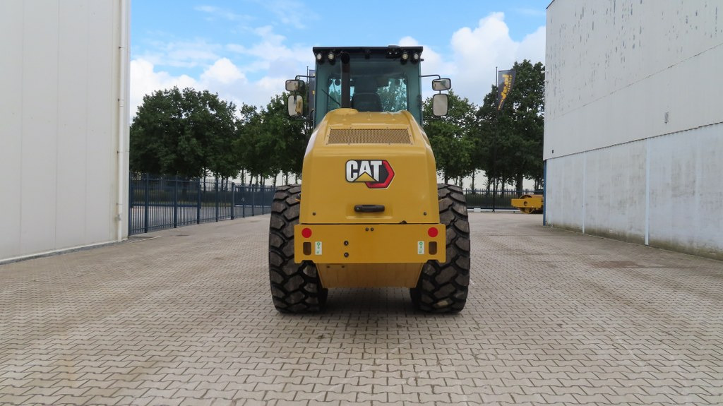 Caterpillar CS 74 B - Kompaktor: slika Caterpillar CS 74 B - Kompaktor Caterpillar CS 74 B - Kompaktor: slika Caterpillar CS 74 B - Kompaktor