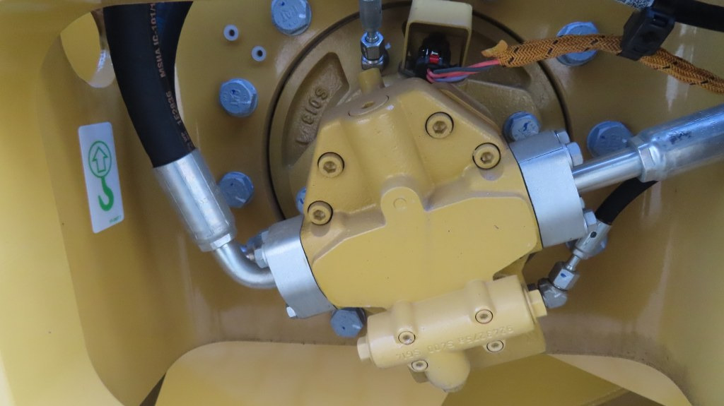 Kompaktor Caterpillar CS66B: slika Kompaktor Caterpillar CS66B Kompaktor Caterpillar CS66B: slika Kompaktor Caterpillar CS66B