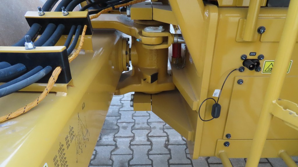 Kompaktor Caterpillar CS66B: slika Kompaktor Caterpillar CS66B Kompaktor Caterpillar CS66B: slika Kompaktor Caterpillar CS66B