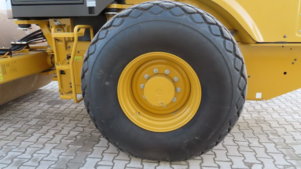 Kompaktor Caterpillar CS66B: slika Kompaktor Caterpillar CS66B Kompaktor Caterpillar CS66B: slika Kompaktor Caterpillar CS66B