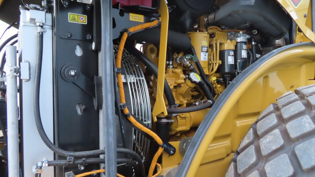 Kompaktor Caterpillar CS66B: slika Kompaktor Caterpillar CS66B Kompaktor Caterpillar CS66B: slika Kompaktor Caterpillar CS66B