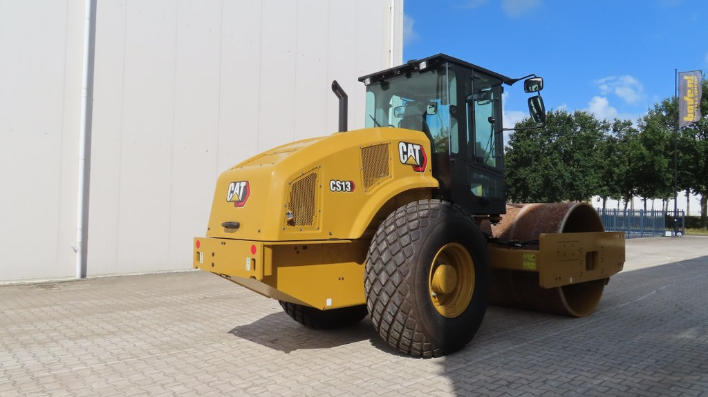 Caterpillar CS66B - Kompaktor: slika Caterpillar CS66B - Kompaktor Caterpillar CS66B - Kompaktor: slika Caterpillar CS66B - Kompaktor