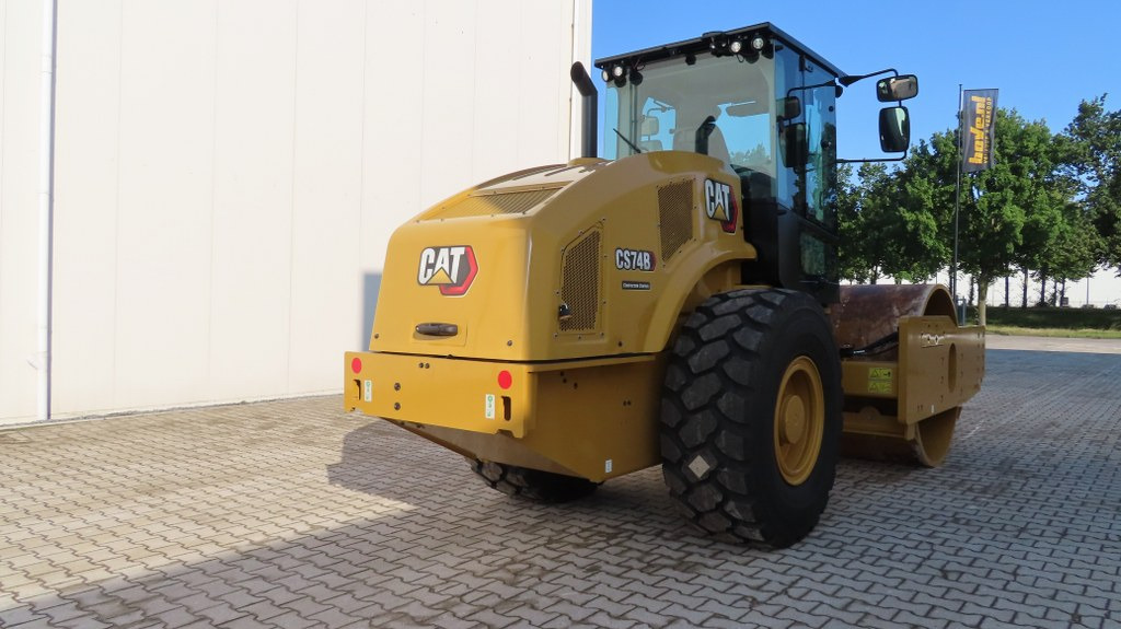 Caterpillar CS74B - Kompaktor: slika Caterpillar CS74B - Kompaktor Caterpillar CS74B - Kompaktor: slika Caterpillar CS74B - Kompaktor
