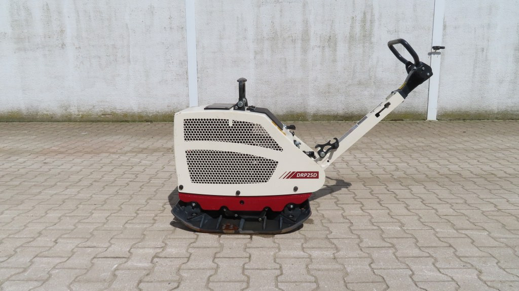 Dynapac DRP 25 D - Vibro ploča: slika Dynapac DRP 25 D - Vibro ploča Dynapac DRP 25 D - Vibro ploča: slika Dynapac DRP 25 D - Vibro ploča