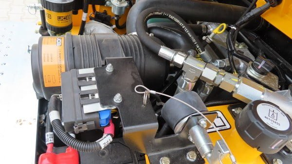 Mini istovarivač JCB 1T-2 HT: slika Mini istovarivač JCB 1T-2 HT