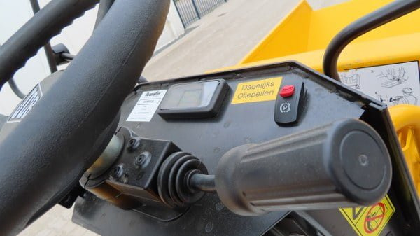 Mini istovarivač JCB 1T-2 HT: slika Mini istovarivač JCB 1T-2 HT