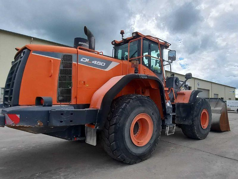 Doosan 450 - Utovarivač na kotačima: slika Doosan 450 - Utovarivač na kotačima Doosan 450 - Utovarivač na kotačima: slika Doosan 450 - Utovarivač na kotačima
