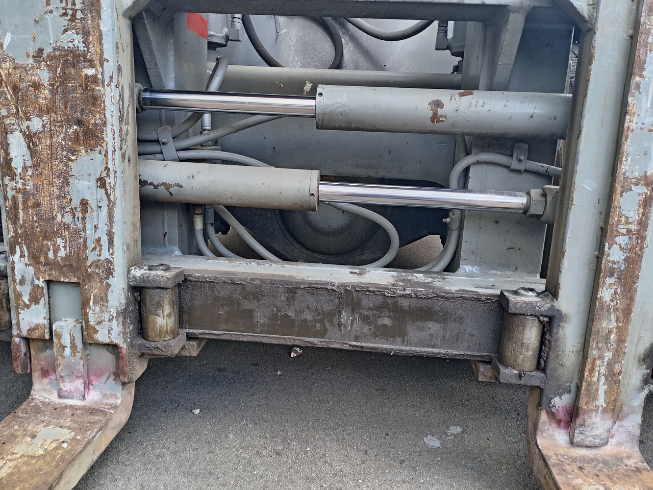 SVETRUCK Schwerlastgabelstapler 1060-30 - Diesel viličar: slika SVETRUCK Schwerlastgabelstapler 1060-30 - Diesel viličar SVETRUCK Schwerlastgabelstapler 1060-30 - Diesel viličar: slika SVETRUCK Schwerlastgabelstapler 1060-30 - Diesel viličar