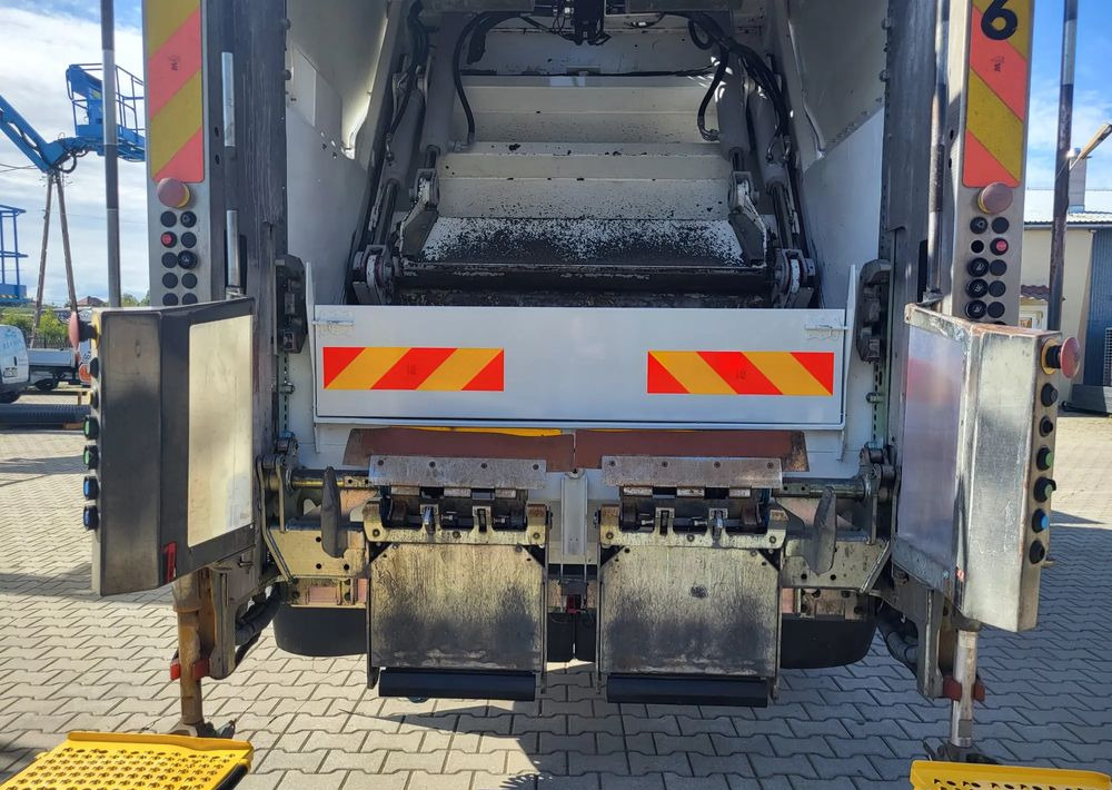 Kamion za odvoz smeća Renault D19 EURO 6: slika Kamion za odvoz smeća Renault D19 EURO 6