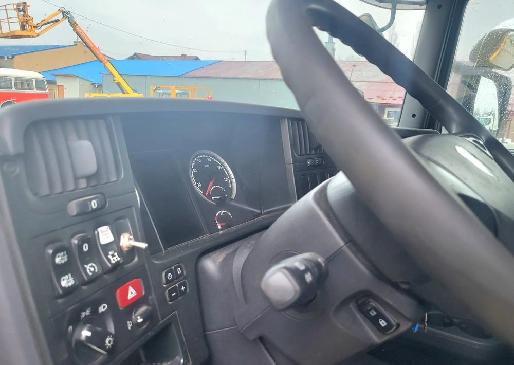 Kamion s kukastom dizalicom scania Scania B6X2: slika Kamion s kukastom dizalicom scania Scania B6X2