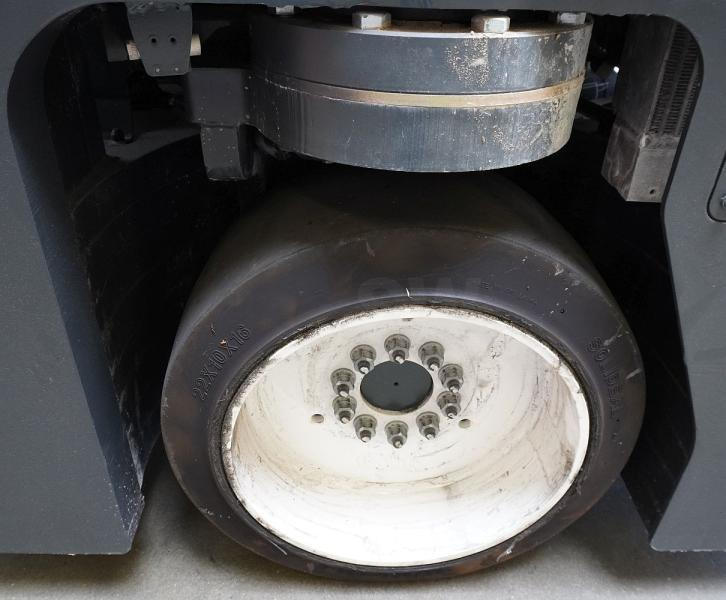 Combilift CB2500LPG - 4-smjerni regalni viličar: slika Combilift CB2500LPG - 4-smjerni regalni viličar Combilift CB2500LPG - 4-smjerni regalni viličar: slika Combilift CB2500LPG - 4-smjerni regalni viličar