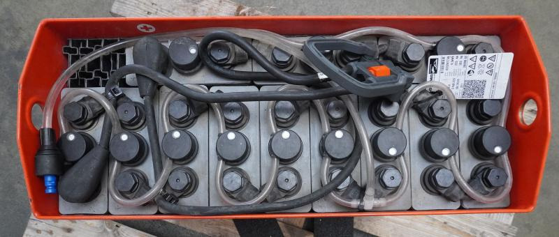 GRUMA 24 Volt 3 PzB 225 Ah - Akumulator za Oprema za rukovanje materijalima: slika GRUMA 24 Volt 3 PzB 225 Ah - Akumulator za Oprema za rukovanje materijalima GRUMA 24 Volt 3 PzB 225 Ah - Akumulator za Oprema za rukovanje materijalima: slika GRUMA 24 Volt 3 PzB 225 Ah - Akumulator za Oprema za rukovanje materijalima
