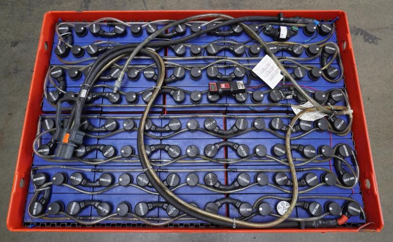 GRUMA 80 Volt 4 PzQ 688 Ah - Akumulator: slika GRUMA 80 Volt 4 PzQ 688 Ah - Akumulator GRUMA 80 Volt 4 PzQ 688 Ah - Akumulator: slika GRUMA 80 Volt 4 PzQ 688 Ah - Akumulator