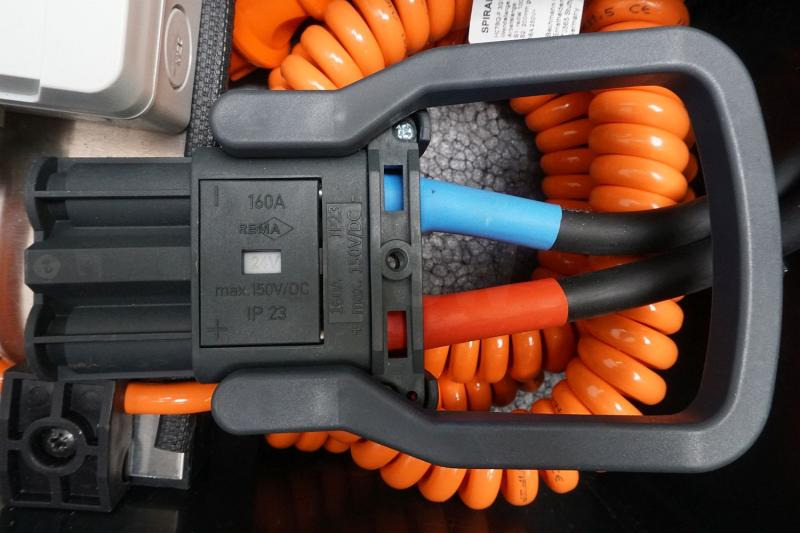 Industrie Automation 24 Volt 140 Ah - Akumulator: slika Industrie Automation 24 Volt 140 Ah - Akumulator Industrie Automation 24 Volt 140 Ah - Akumulator: slika Industrie Automation 24 Volt 140 Ah - Akumulator