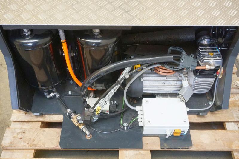 LINDE Kompressor für Druckluftbremsanlage Linde P 80 - Zračni kompresor za kočnice za Vučni traktor: slika LINDE Kompressor für Druckluftbremsanlage Linde P 80 - Zračni kompresor za kočnice za Vučni traktor LINDE Kompressor für Druckluftbremsanlage Linde P 80 - Zračni kompresor za kočnice za Vučni traktor: slika LINDE Kompressor für Druckluftbremsanlage Linde P 80 - Zračni kompresor za kočnice za Vučni traktor