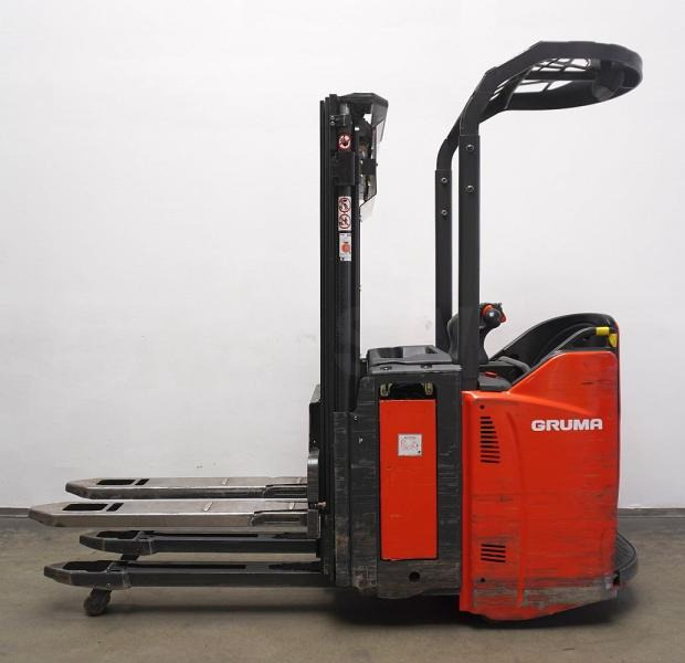 Linde D 14 SP 133 - Slagač stoga: slika Linde D 14 SP 133 - Slagač stoga Linde D 14 SP 133 - Slagač stoga: slika Linde D 14 SP 133 - Slagač stoga