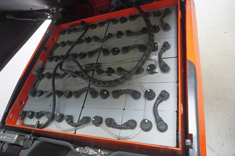 Linde E 18 L EVO 386-02 - Električni viličar: slika Linde E 18 L EVO 386-02 - Električni viličar Linde E 18 L EVO 386-02 - Električni viličar: slika Linde E 18 L EVO 386-02 - Električni viličar