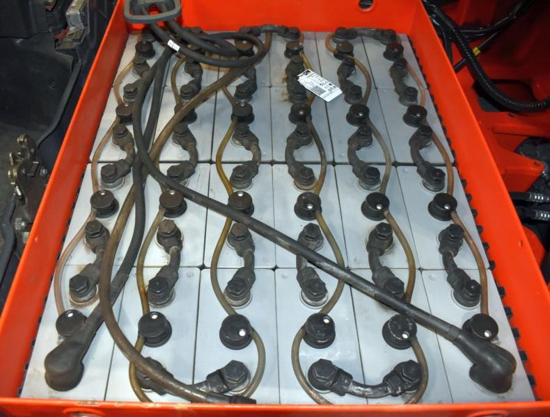 Linde E 18 PH EVO 386-02 - Električni viličar: slika Linde E 18 PH EVO 386-02 - Električni viličar Linde E 18 PH EVO 386-02 - Električni viličar: slika Linde E 18 PH EVO 386-02 - Električni viličar