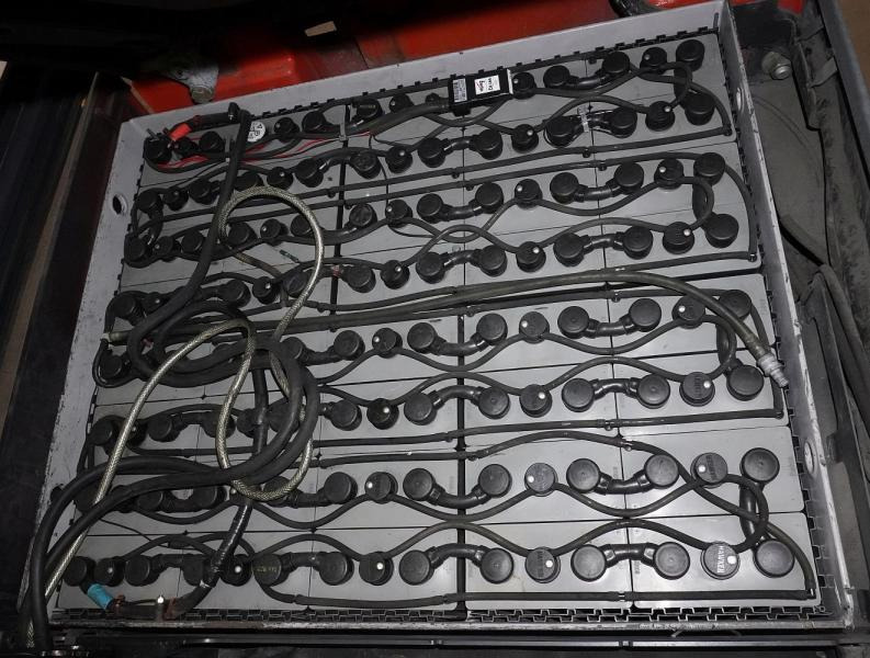 Linde E 35/600 H 388 - Električni viličar: slika Linde E 35/600 H 388 - Električni viličar Linde E 35/600 H 388 - Električni viličar: slika Linde E 35/600 H 388 - Električni viličar