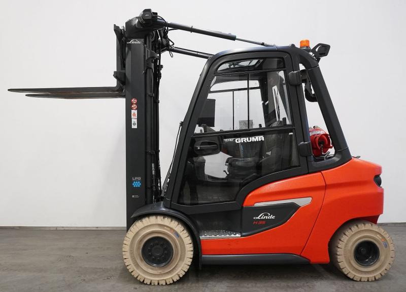 Linde H 35 T 1202-01 - Plinski viličar: slika Linde H 35 T 1202-01 - Plinski viličar Linde H 35 T 1202-01 - Plinski viličar: slika Linde H 35 T 1202-01 - Plinski viličar
