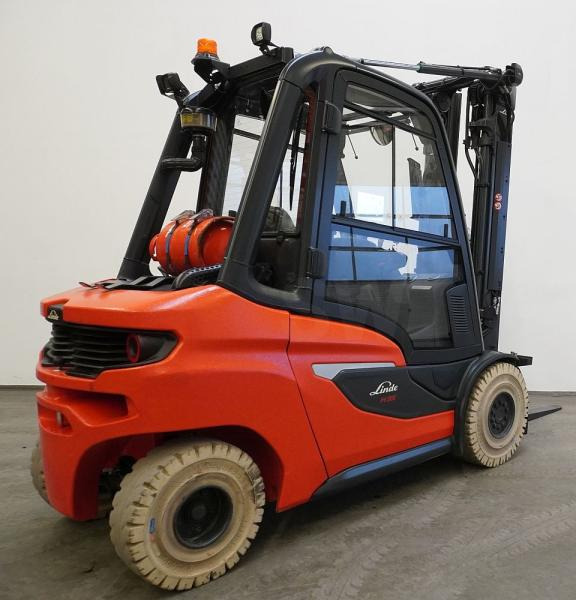 Linde H 35 T 1202-01 - Plinski viličar: slika Linde H 35 T 1202-01 - Plinski viličar Linde H 35 T 1202-01 - Plinski viličar: slika Linde H 35 T 1202-01 - Plinski viličar