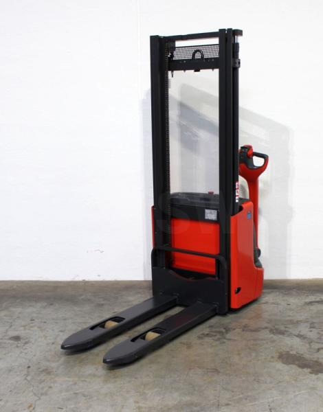 Linde L 10 1172 - Slagač stoga: slika Linde L 10 1172 - Slagač stoga Linde L 10 1172 - Slagač stoga: slika Linde L 10 1172 - Slagač stoga