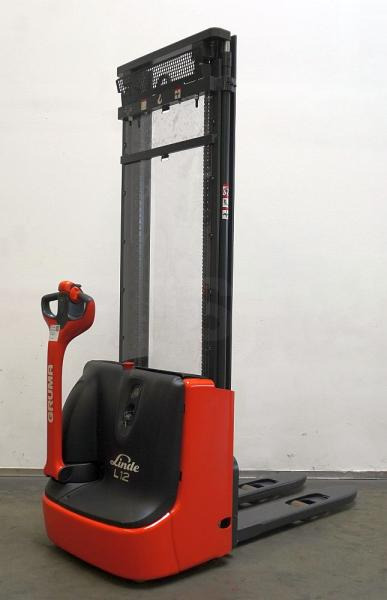 Linde L 12 1172-01 - Slagač stoga: slika Linde L 12 1172-01 - Slagač stoga Linde L 12 1172-01 - Slagač stoga: slika Linde L 12 1172-01 - Slagač stoga