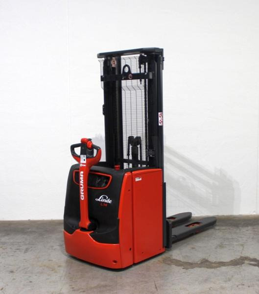 Linde L 14 1173 - Slagač stoga: slika Linde L 14 1173 - Slagač stoga Linde L 14 1173 - Slagač stoga: slika Linde L 14 1173 - Slagač stoga