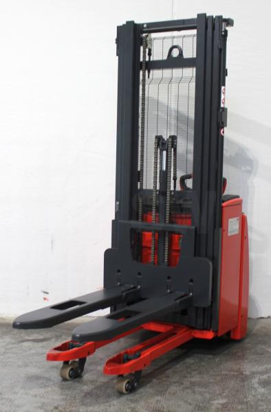 Linde L 16 i 1173 - Slagač stoga: slika Linde L 16 i 1173 - Slagač stoga Linde L 16 i 1173 - Slagač stoga: slika Linde L 16 i 1173 - Slagač stoga