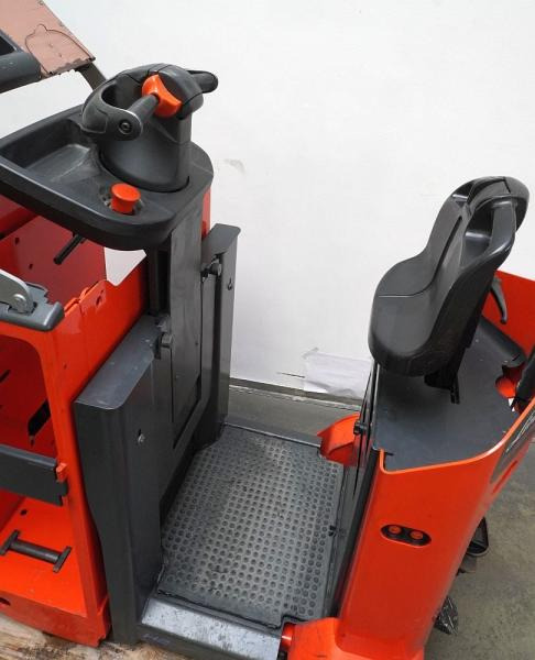 Linde P 30 C 1190 - Vučni traktor: slika Linde P 30 C 1190 - Vučni traktor Linde P 30 C 1190 - Vučni traktor: slika Linde P 30 C 1190 - Vučni traktor