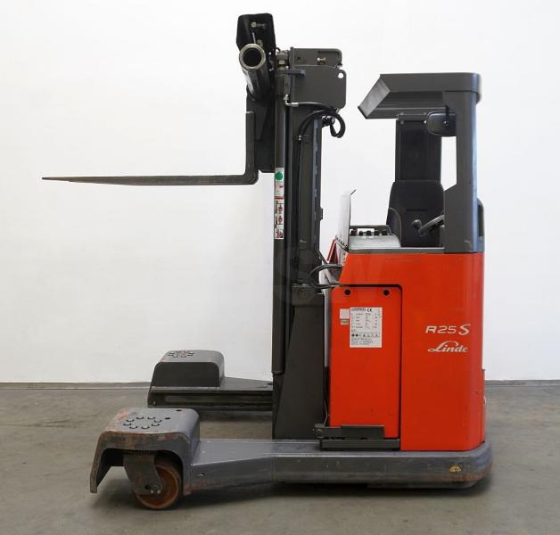 Linde R 25 F 144 - 4-smjerni regalni viličar: slika Linde R 25 F 144 - 4-smjerni regalni viličar Linde R 25 F 144 - 4-smjerni regalni viličar: slika Linde R 25 F 144 - 4-smjerni regalni viličar