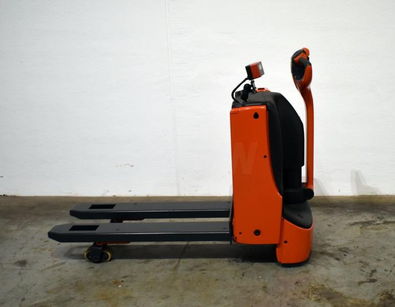 Linde T 16 1152 - Paletni viličar: slika Linde T 16 1152 - Paletni viličar Linde T 16 1152 - Paletni viličar: slika Linde T 16 1152 - Paletni viličar