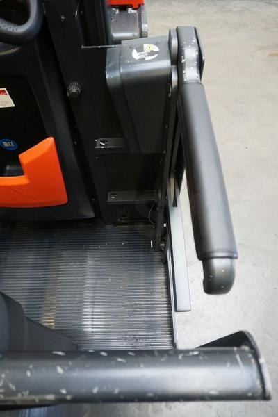 Komisioner Linde V 10 5212: slika Komisioner Linde V 10 5212