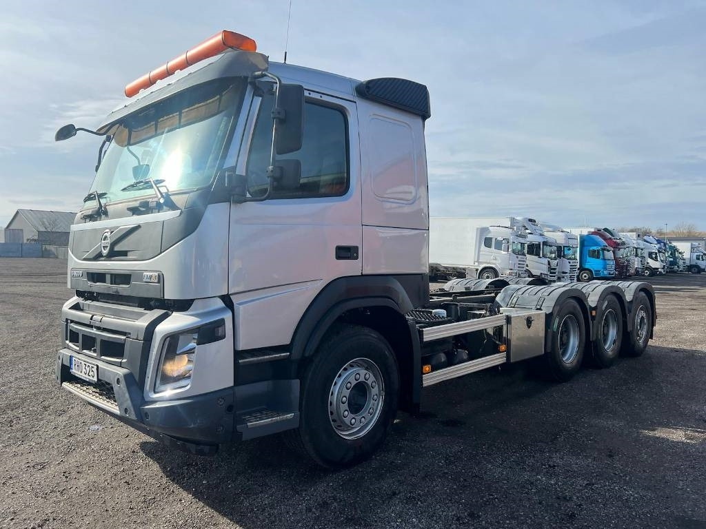 Volvo FM 8x4 serie 4132 Euro 6 - Kamion-šasija: slika Volvo FM 8x4 serie 4132 Euro 6 - Kamion-šasija Volvo FM 8x4 serie 4132 Euro 6 - Kamion-šasija: slika Volvo FM 8x4 serie 4132 Euro 6 - Kamion-šasija