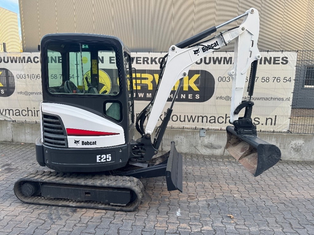 Bobcat E25 - Mini bager: slika Bobcat E25 - Mini bager Bobcat E25 - Mini bager: slika Bobcat E25 - Mini bager