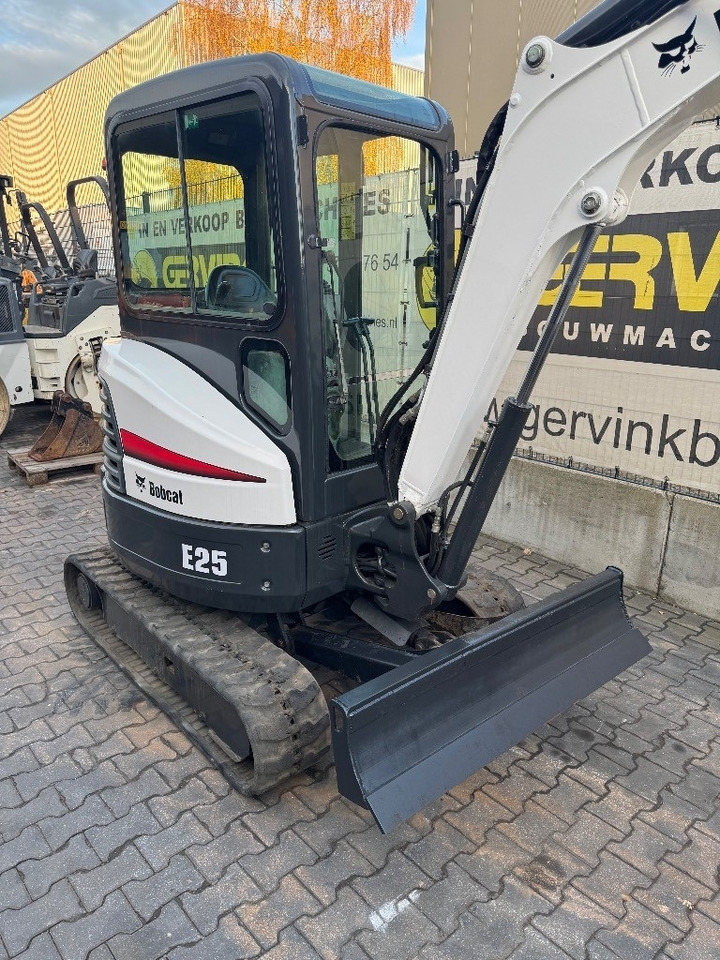 Bobcat E25 - Mini bager: slika Bobcat E25 - Mini bager Bobcat E25 - Mini bager: slika Bobcat E25 - Mini bager