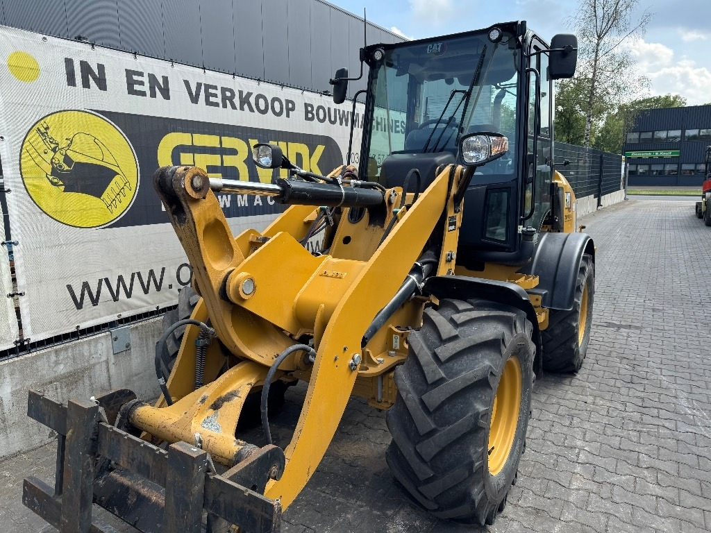 CAT 908 M - Utovarivač na kotačima: slika CAT 908 M - Utovarivač na kotačima CAT 908 M - Utovarivač na kotačima: slika CAT 908 M - Utovarivač na kotačima