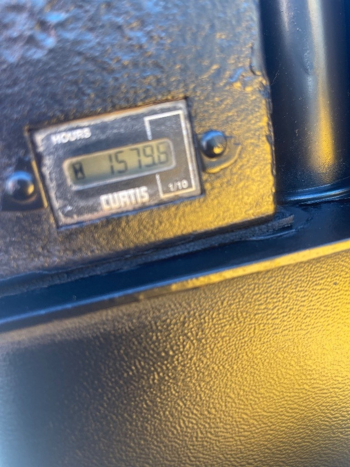JCB TA 3 S - Zglobni istovarivač: slika JCB TA 3 S - Zglobni istovarivač JCB TA 3 S - Zglobni istovarivač: slika JCB TA 3 S - Zglobni istovarivač