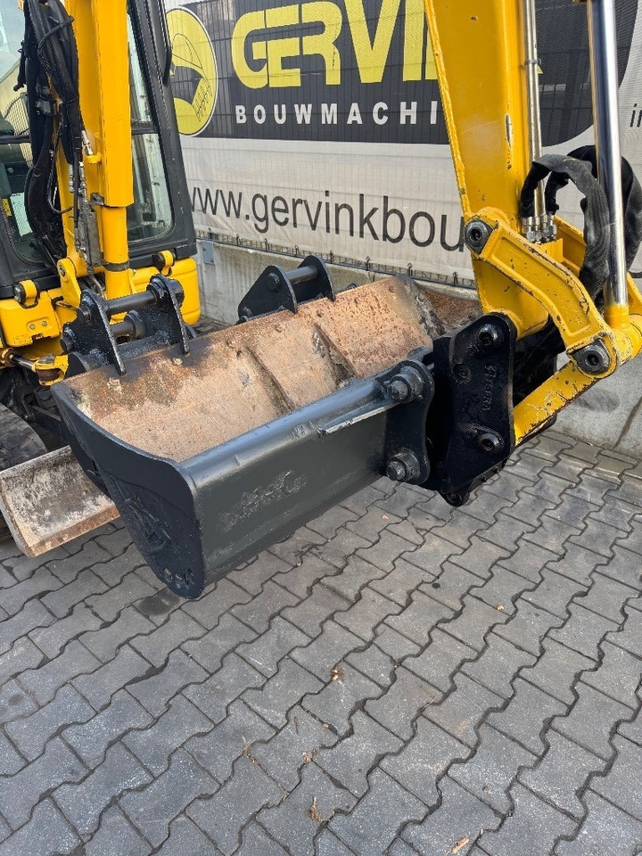 Komatsu PC 26 MR-3 - Mini bager: slika Komatsu PC 26 MR-3 - Mini bager Komatsu PC 26 MR-3 - Mini bager: slika Komatsu PC 26 MR-3 - Mini bager