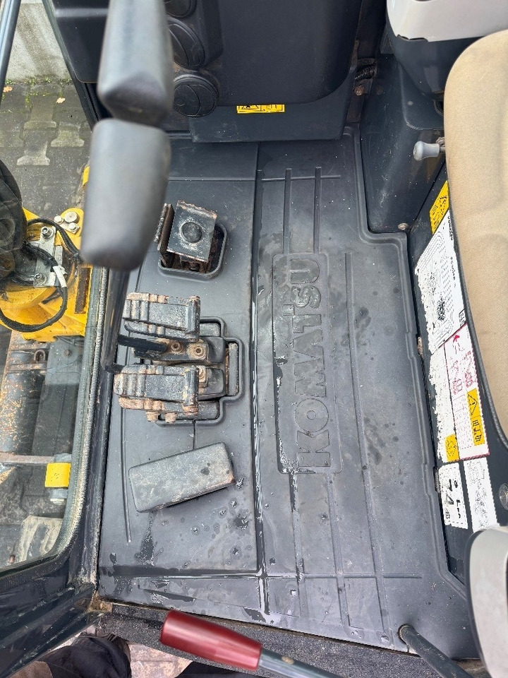 Komatsu PC 26 MR-3 - Mini bager: slika Komatsu PC 26 MR-3 - Mini bager Komatsu PC 26 MR-3 - Mini bager: slika Komatsu PC 26 MR-3 - Mini bager