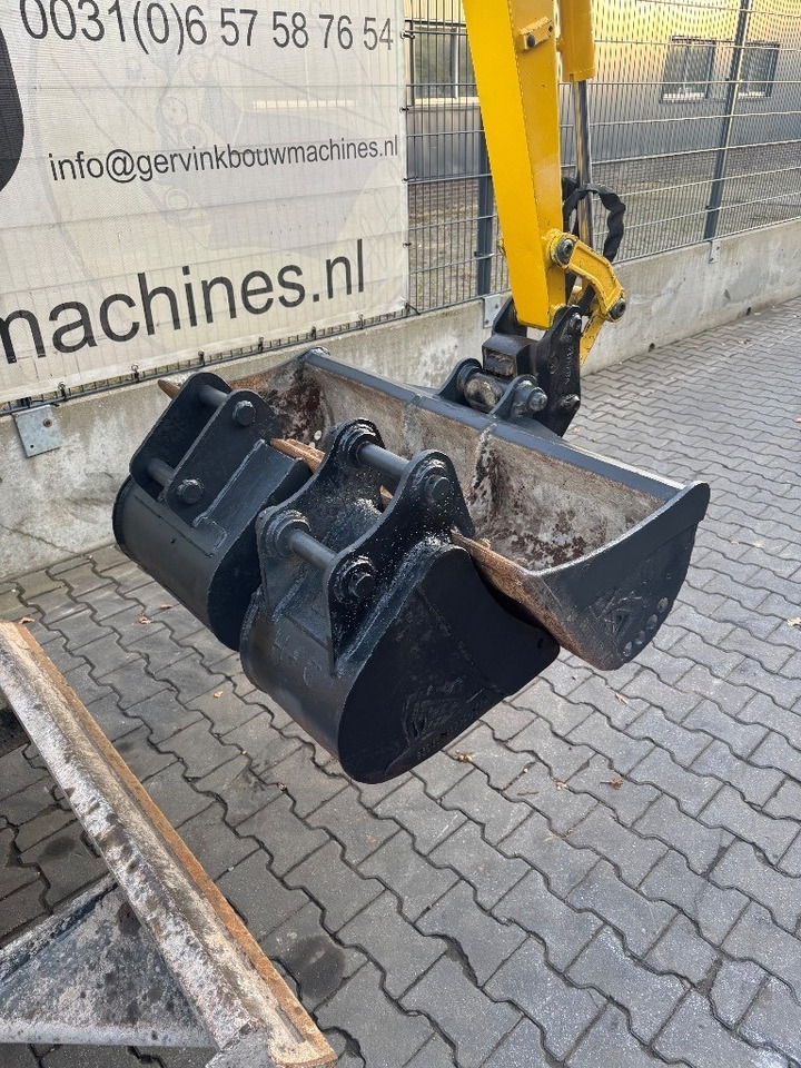 Komatsu PC 26 MR-3 - Mini bager: slika Komatsu PC 26 MR-3 - Mini bager Komatsu PC 26 MR-3 - Mini bager: slika Komatsu PC 26 MR-3 - Mini bager