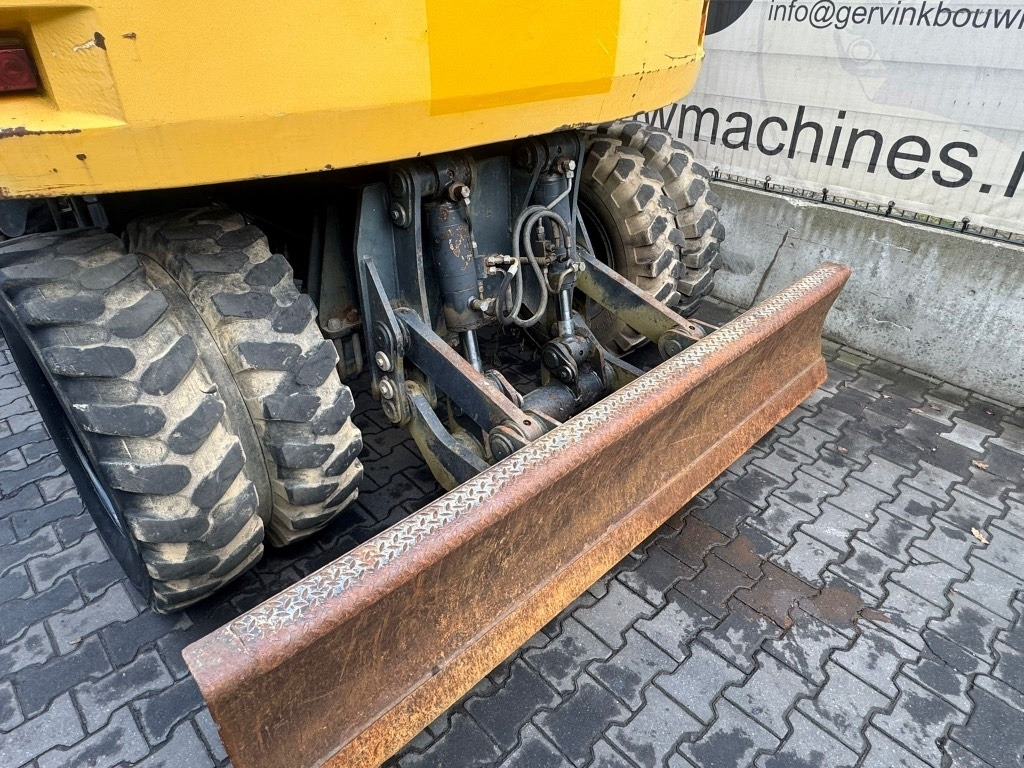 Kramer-allrad 812 - Mini bager: slika Kramer-allrad 812 - Mini bager Kramer-allrad 812 - Mini bager: slika Kramer-allrad 812 - Mini bager