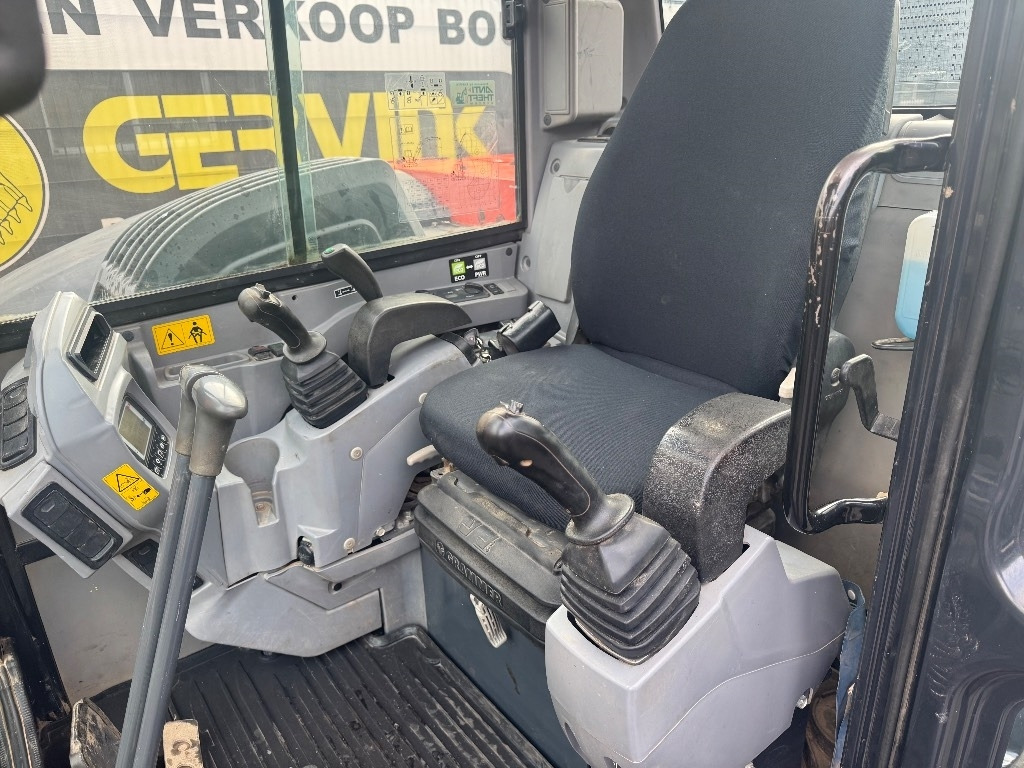 Mini bager Kubota KX 080-4: slika Mini bager Kubota KX 080-4