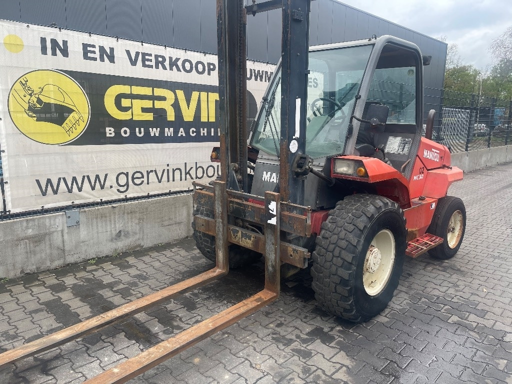 Viličar za teške terene Manitou MC 30: slika Viličar za teške terene Manitou MC 30 Viličar za teške terene Manitou MC 30: slika Viličar za teške terene Manitou MC 30