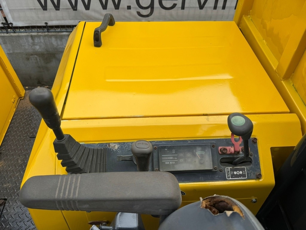 Zakup Yanmar C 30 R-2  Yanmar C 30 R-2: slika Zakup Yanmar C 30 R-2  Yanmar C 30 R-2