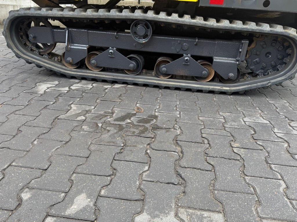 Zakup Yanmar C 30 R-2  Yanmar C 30 R-2: slika Zakup Yanmar C 30 R-2  Yanmar C 30 R-2